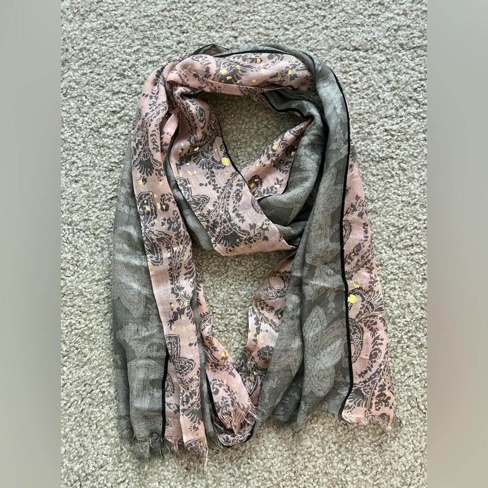 EUC World Market Scarf 🧣